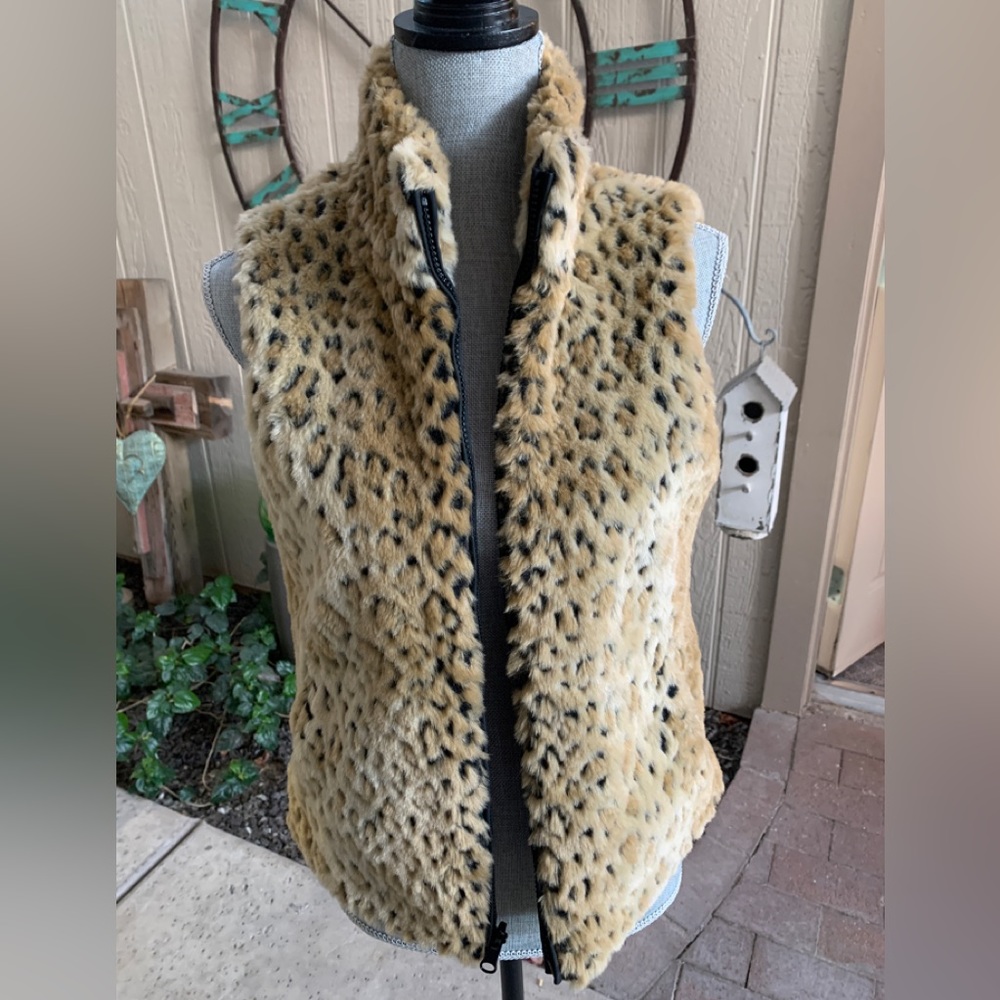 Revers-able Faux Fur Leopard Vest